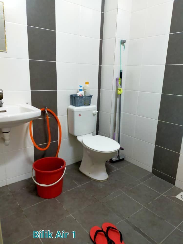 Fj Holiday home Seri Iskandar